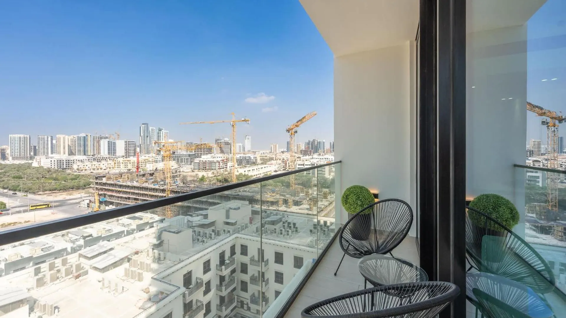 Stylish 1Br In Binghatti Venus Jvc - Sleeps 4 Dubai 0*,