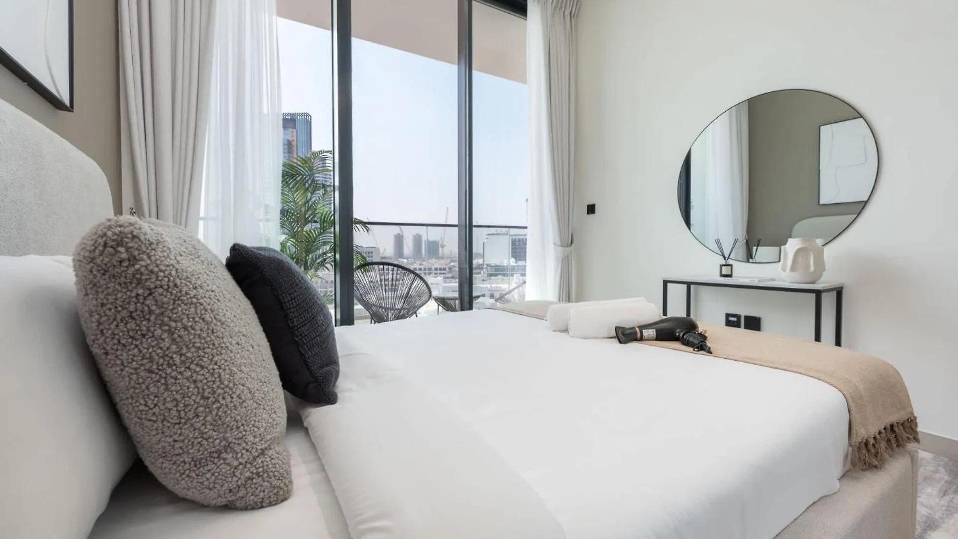 Stylish 1Br In Binghatti Venus Jvc - Sleeps 4 Dubai 0*,  United Arab Emirates